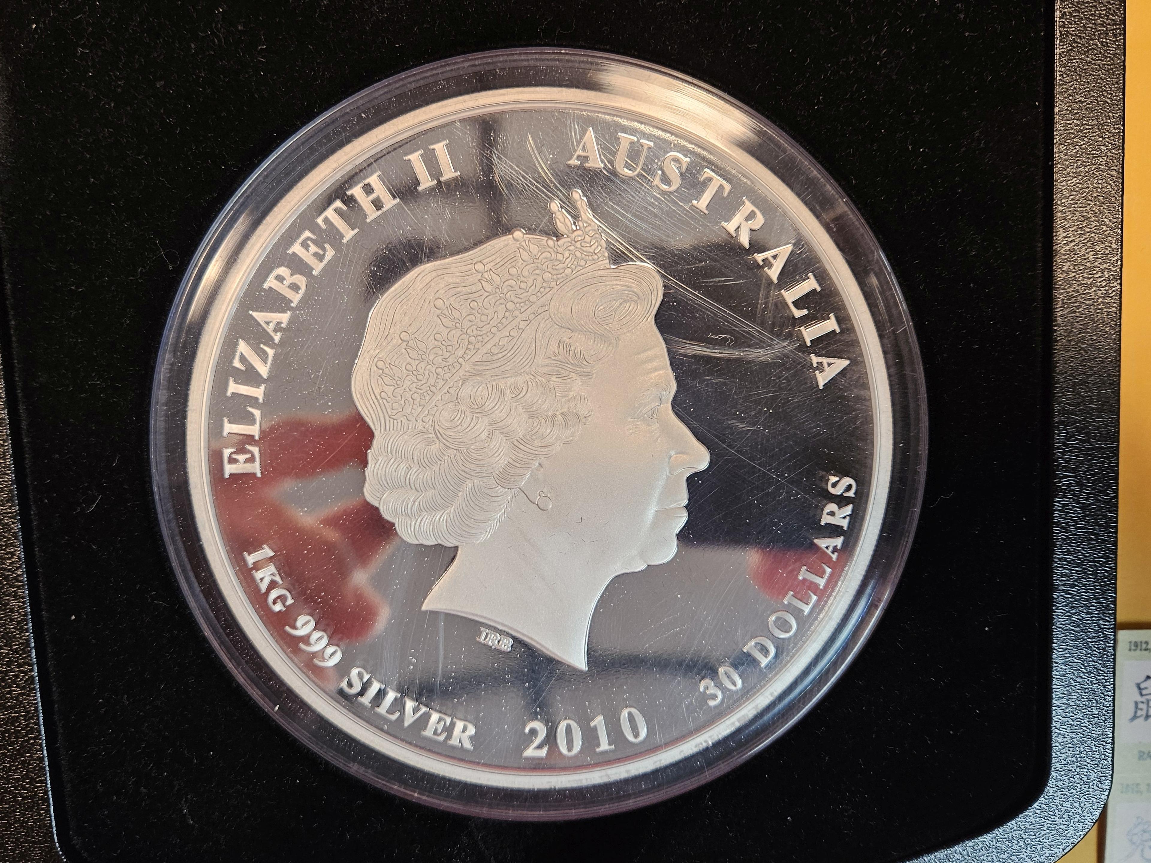 Gigantapottamus 2010 Australian ONE KILO Silver Proof Thirty Dollar Coin