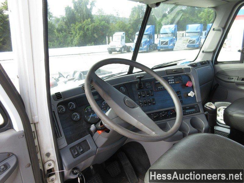 2007 Freightliner Columbia Day Cab Truck Tractor