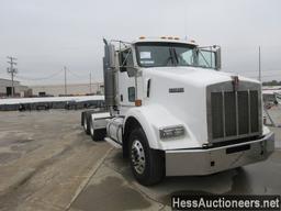 2005 Kenworth T800 T/A Day Cab Truck Tractor