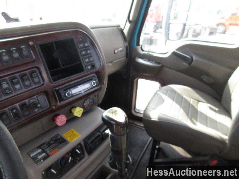 2007 MACK CXU613 DAYCAB