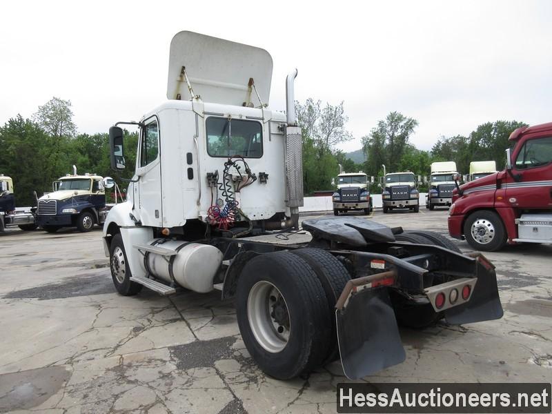 2007 FREIGHTLINER CL12042ST S/A DAYCAB