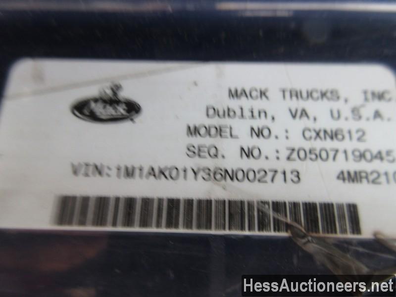 2006 MACK CXN612 S/A DAYCAB