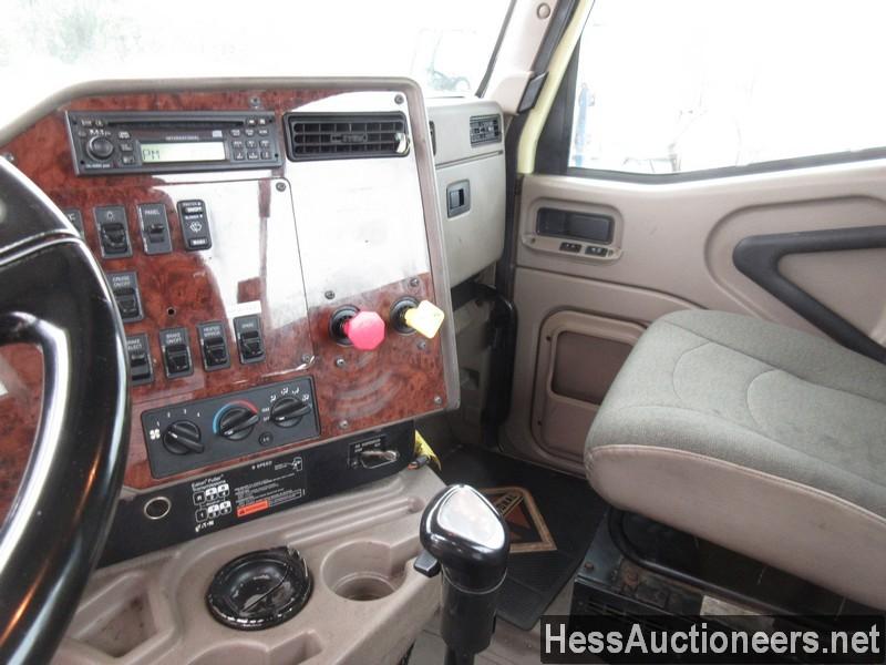 2005 INTERNATIONAL 9200A S/A DAYCAB