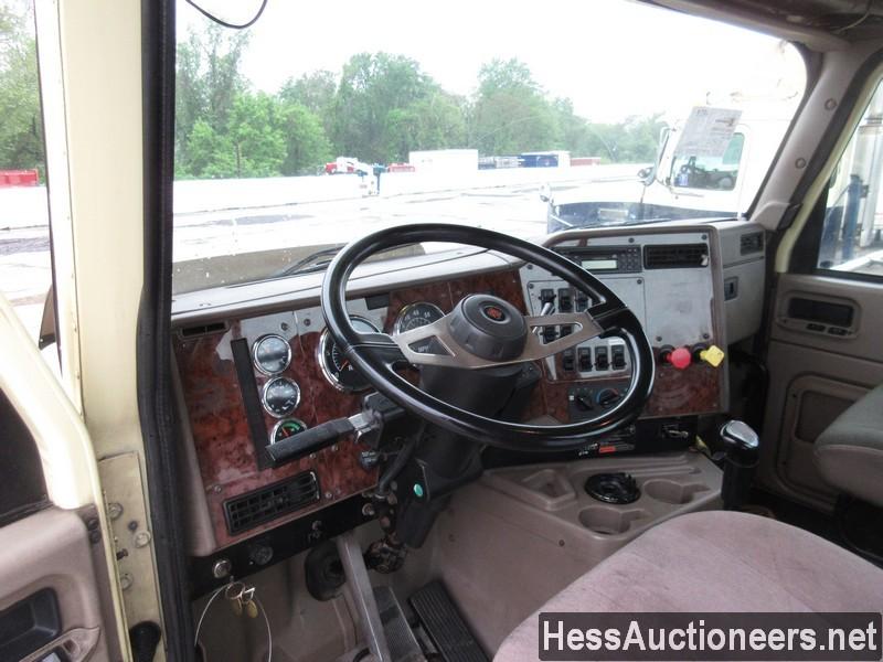 2005 INTERNATIONAL 9200A S/A DAYCAB