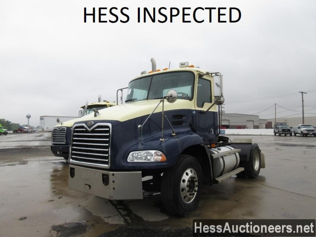 2004 MACK CXN612 S/A DAYCAB