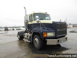 2002 MACK CH612 S/A DAYCAB