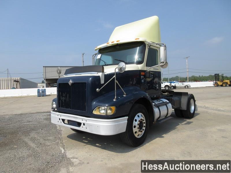 2002 INTERNATIONAL 9100A S/A DAYCAB