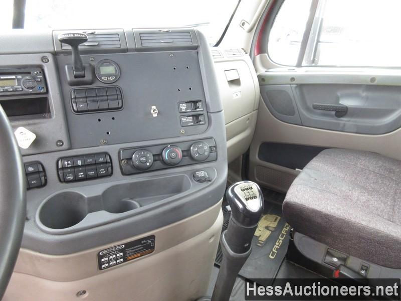 2011 FREIGHTLINER CASCADIA T/A DAYCAB