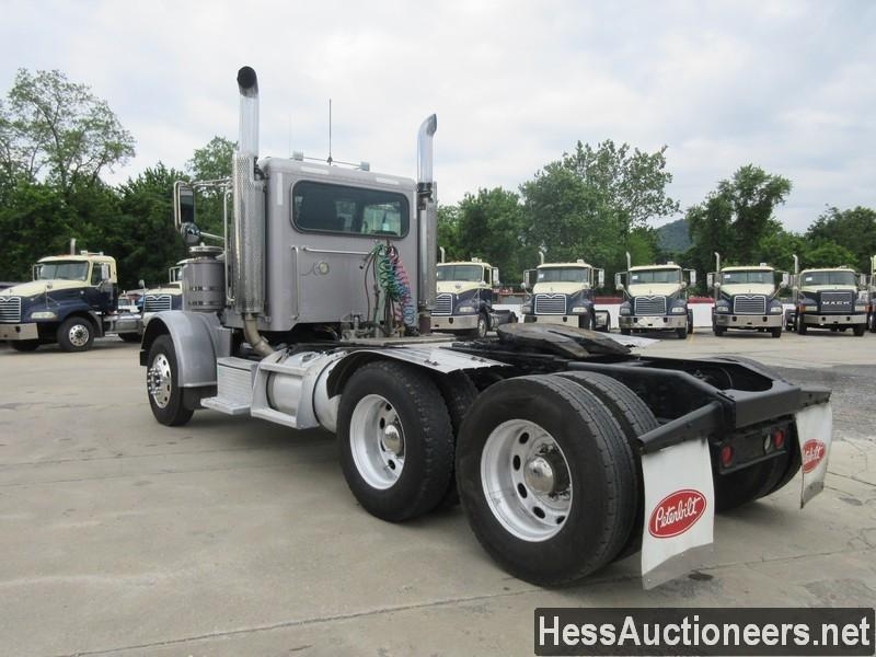 2009 PETERBILT 388 T/A DAYCAB