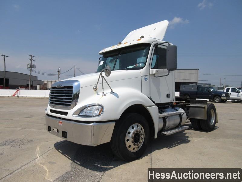 2007 FREIGHTLINER CL12042ST S/A DAYCAB