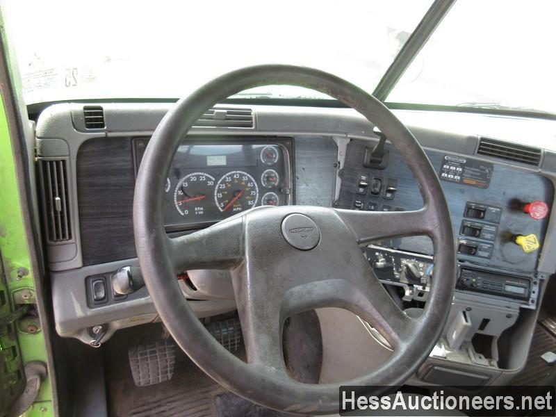 2005 FREIGHTLINER COLUMBIA DAYCAB