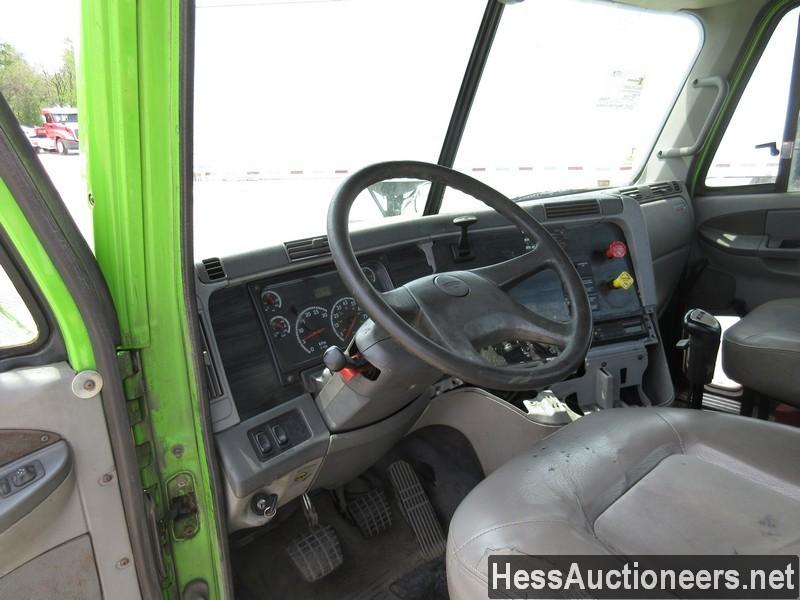 2005 FREIGHTLINER COLUMBIA DAYCAB