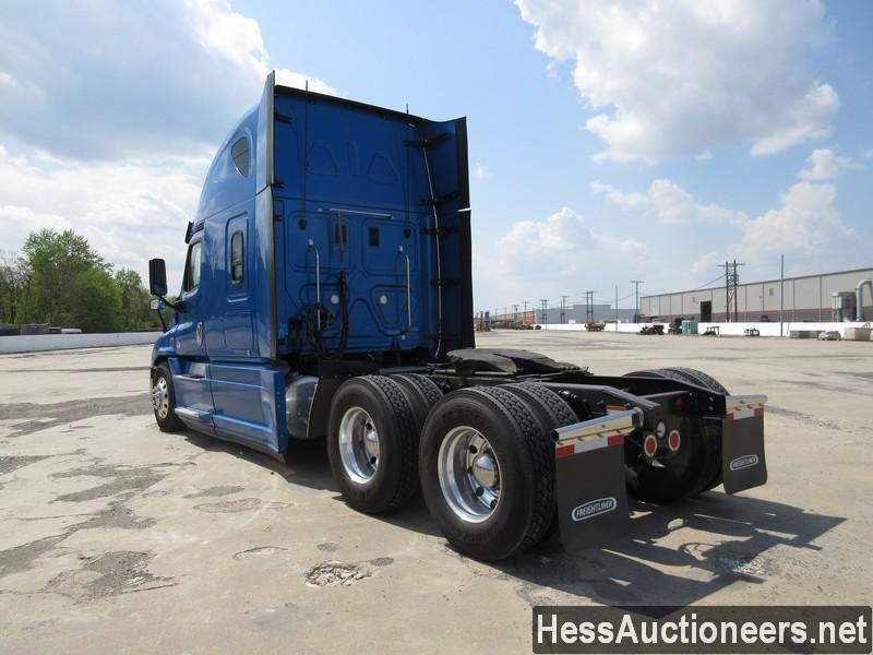 2016 FREIGHTLINER CASCADIA T/A SLEEPER