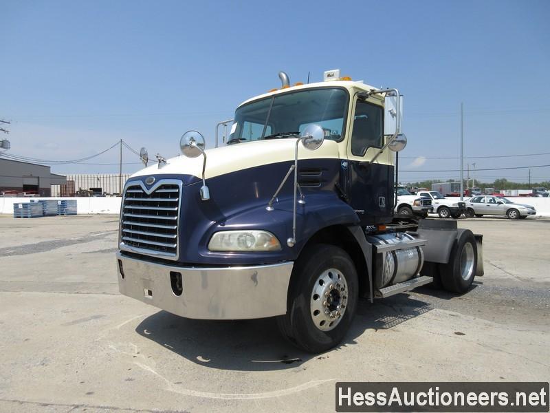 2006 MACK CXN612 S/A DAYCAB