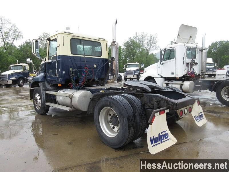 2006 MACK CXN612 S/A DAYCAB