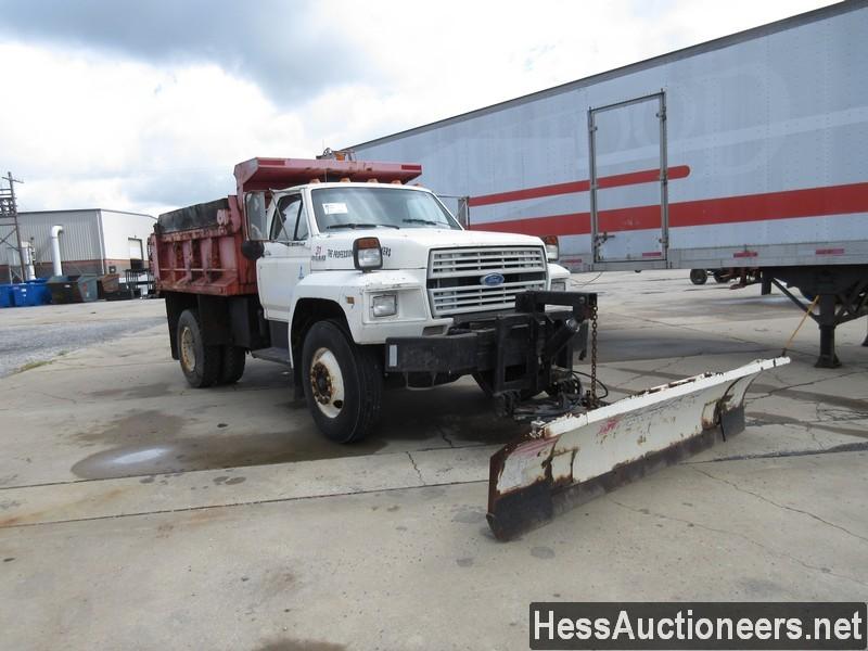 1983 FORD 9' STEEL DUMP TRUCK