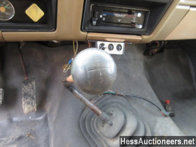 1983 FORD 9' STEEL DUMP TRUCK