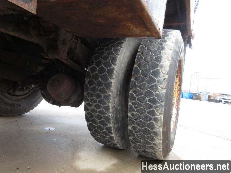 1983 FORD 9' STEEL DUMP TRUCK