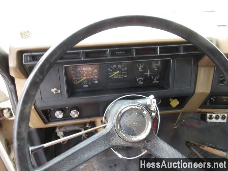 1983 FORD 9' STEEL DUMP TRUCK