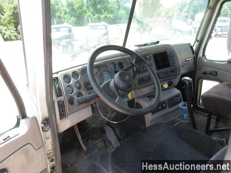 2004 MACK CXU613 VISION DAYCAB