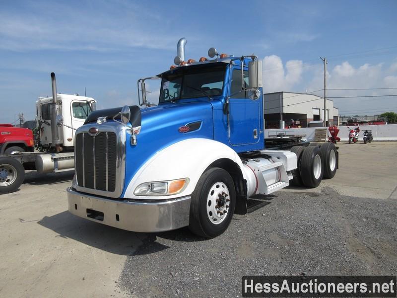 2009 PETERBILT 386 T/A DAYCAB