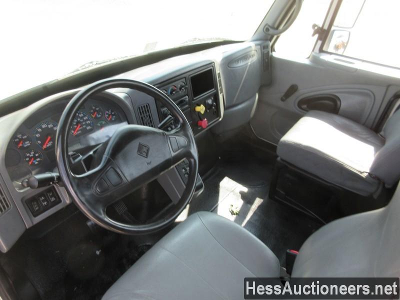 2006 INTERNATIONAL 4400 DAYCAB