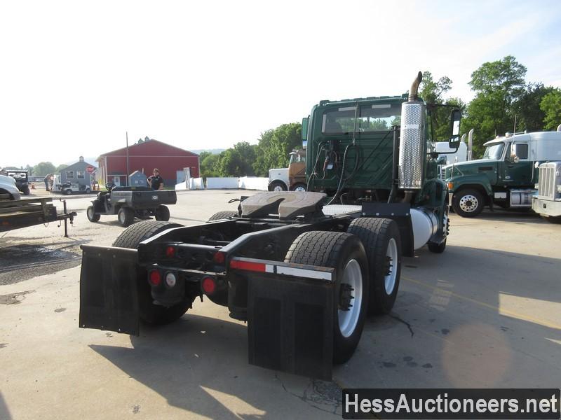 2013 INTERNATIONAL 8600 SBA 6X4 DAYCAB