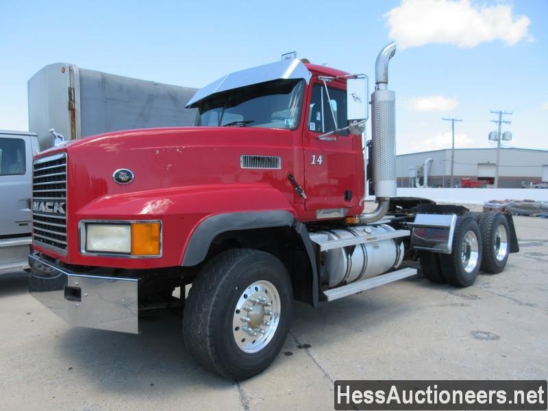 1998 MACK CL713 T/A DAYCAB