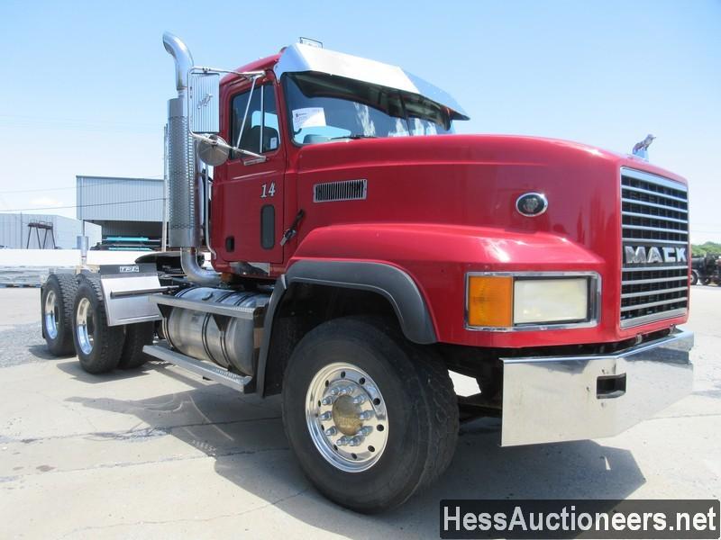 1998 MACK CL713 T/A DAYCAB