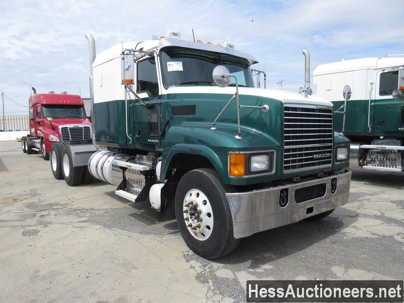 2012 MACK CH613 T/A SLEEPER