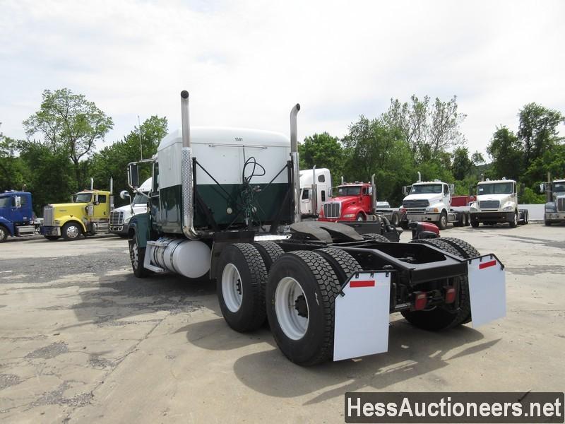 2012 MACK CH613 T/A SLEEPER