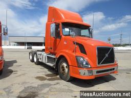 2011 VOLVO VNL64T300 T/A DAYCAB