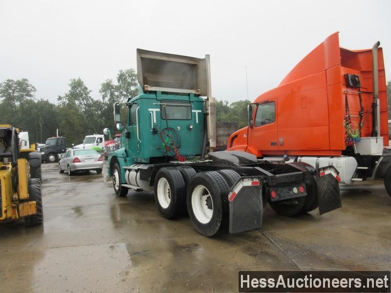 2006 INTERNATIONAL 9200 T/A DAYCAB