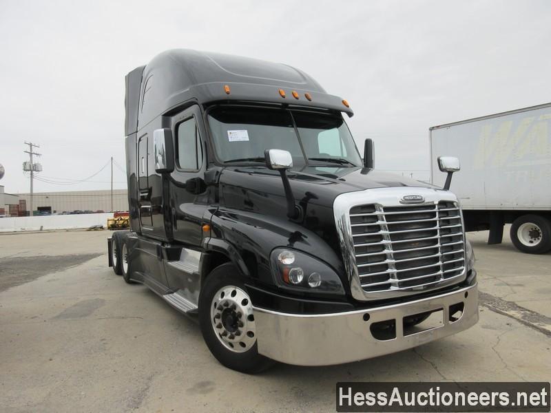 2015 FREIGHTLINER CASCADIA 125 T/A SLEEPER