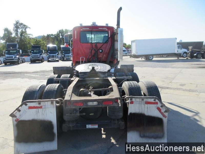 2009 MACK CXU613 T/A DAYCAB