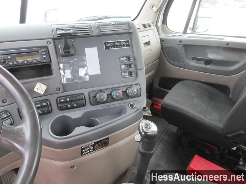 2009 FREIGHTLINER CASCADIA DAYCAB