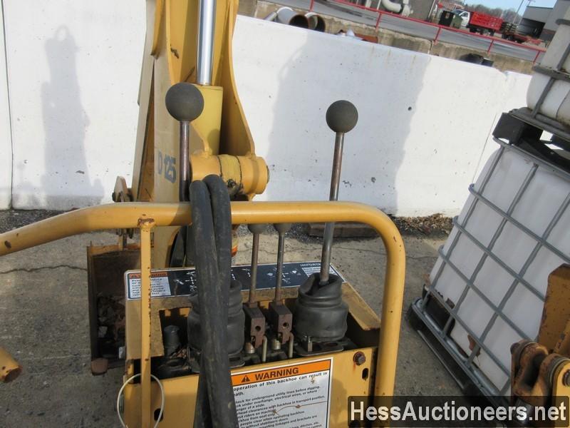 CASE D125 BACKHOE ATTACHMENT