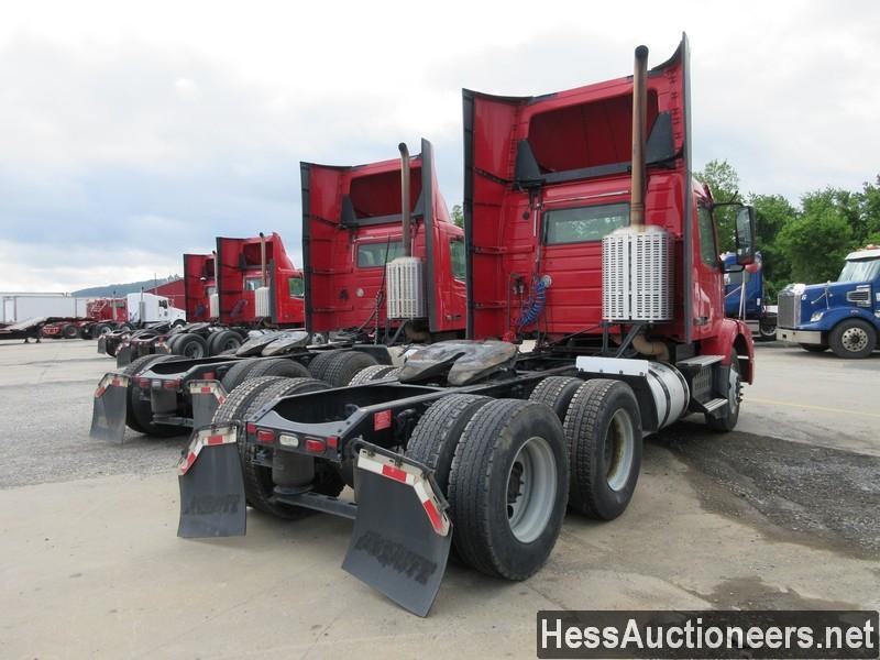 2014 VOLVO VNM200 T/A DAYCAB