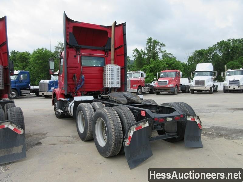 2014 VOLVO VNM200 T/A DAYCAB