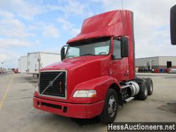 2014 VOLVO VNM200 T/A DAYCAB