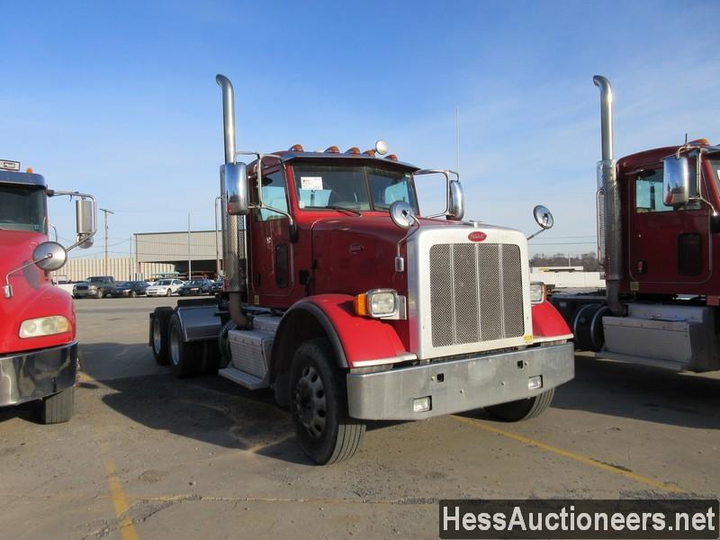 2015 PETERBILT 365 T/A DAYCAB