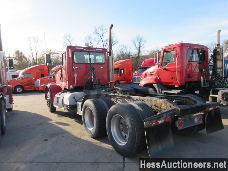 2015 PETERBILT 365 T/A DAYCAB