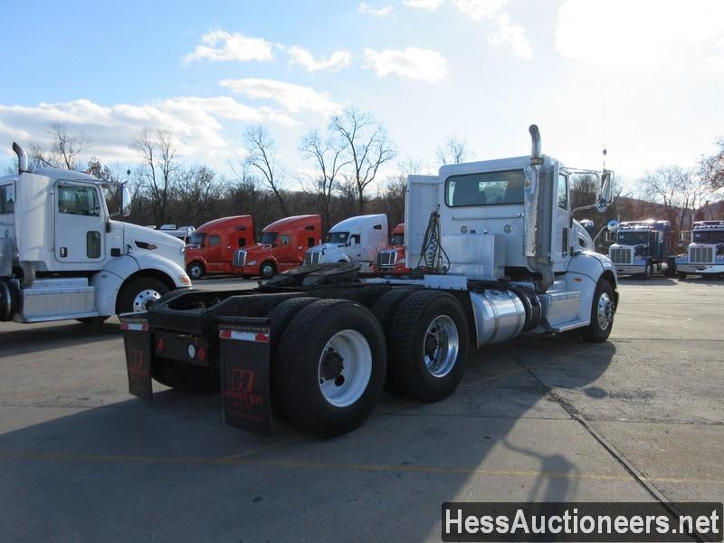 2014 PETERBILT 384 T/A DAYCAB