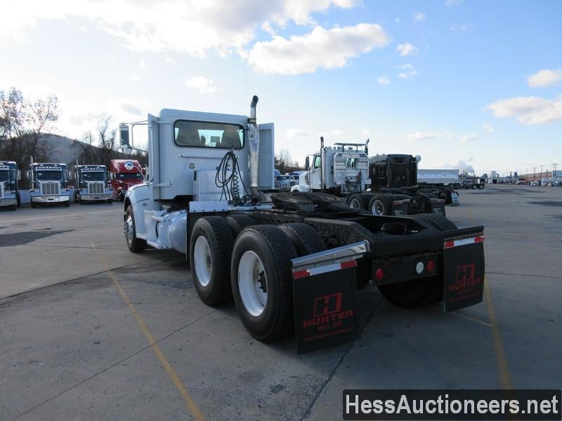 2014 PETERBILT 384 T/A DAYCAB