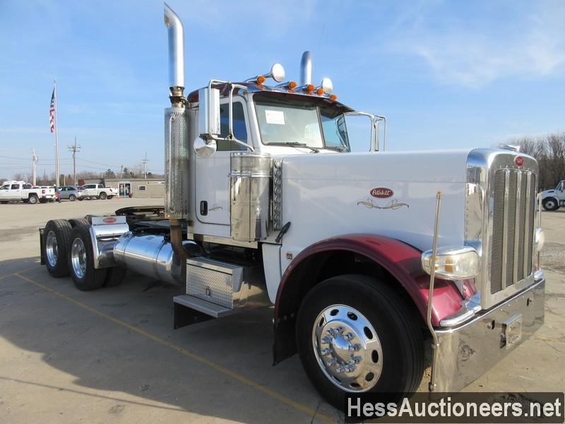 2008 PETERBILT 389 T/A DAYCAB