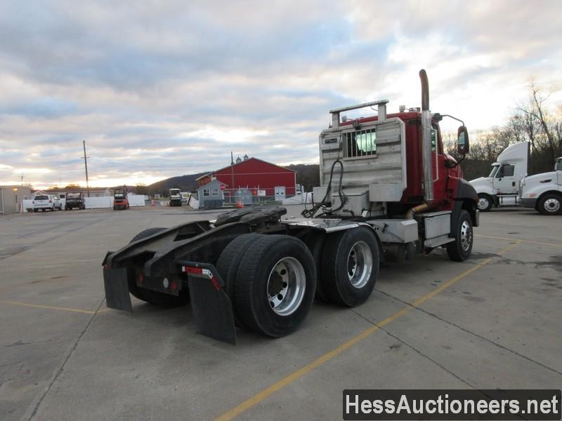 2015 CAT CT660 T/A DAYCAB