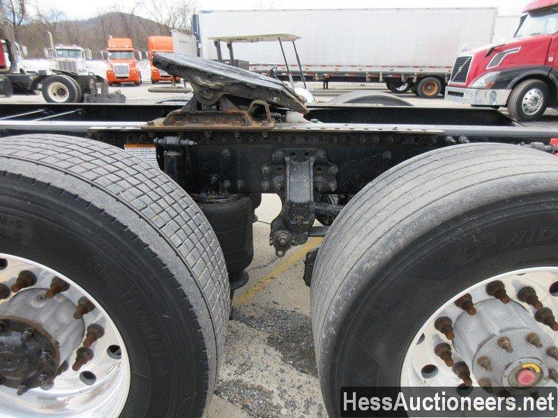 2015 VOLVO VNL62T300 T/A DAYCAB