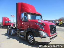 2015 VOLVO VNL62T300 T/A DAYCAB