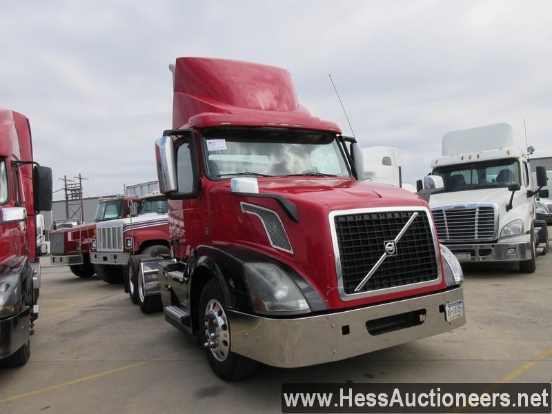 2015 VOLVO VNL62T300 T/A DAYCAB, 6X2 CONFIGURATION, 572879 MILES ON ODO, EC