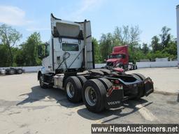2015 VOLVO T/A DAYCAB,